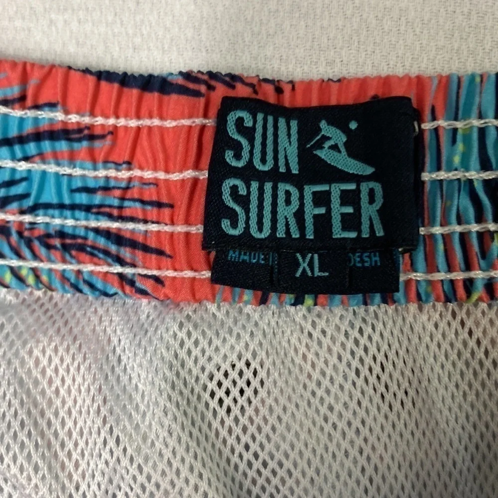 Sun Surfer Men’s Swim Trunks size XL. (BD)